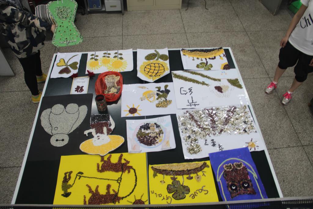 伟德官网各班同学上交作品