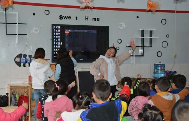 伟德官网学生组织幼儿集体活动
